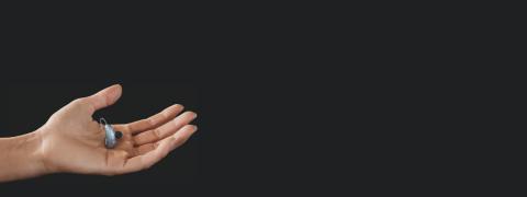Widex Moment significantly improves artificial sound Widex Moment hearing aid in an open hand